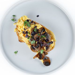 Скрэмбл на хлебе