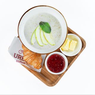 Овсяная каша с яблоком