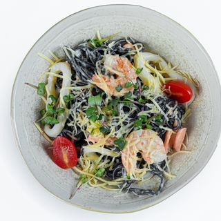 Черная паста с морепродуктами