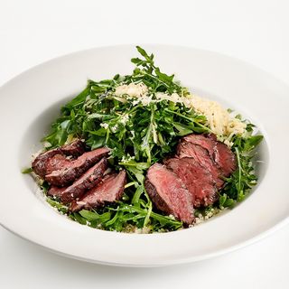 Салат рукколой и теплой кониной(300г)