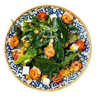 Зеленый салат с креветками и манго(300г)