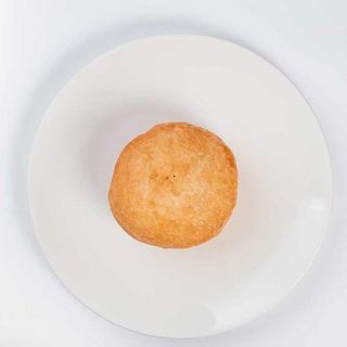 Жареный пирожок с капустой