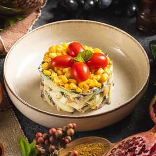 Салат из говяжьего языка с грибами и свежими овощами