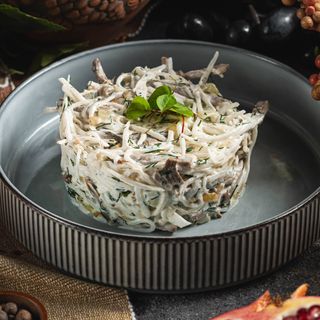 Салат с телятиной и редькой