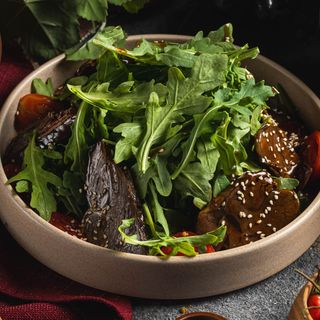 Салат из телятины с рукколой