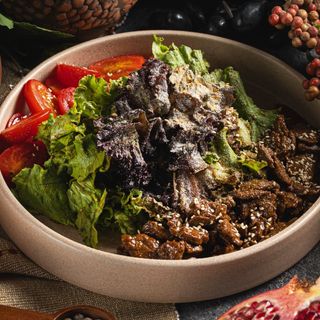 Теплый салат из кониной