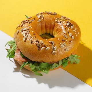 Бейгл с сёмгой