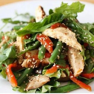 Теплый салат из курицы