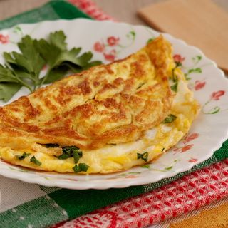 омлет с сыром и луком