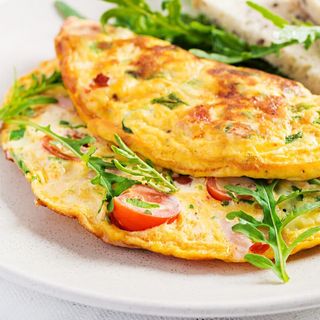 омлет с помидорами и сыром