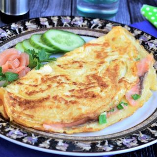 омлет с семгой и сыром