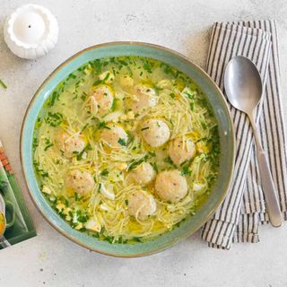 Суп куриный с фрикаделками