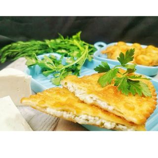 Чебурек Брынза-зелень