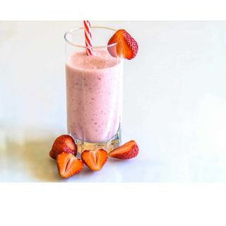 Молочно-клубничный коктейль (400мл.)