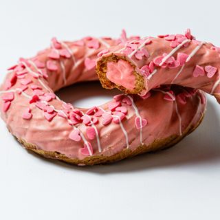 Клубника со сливками эклер