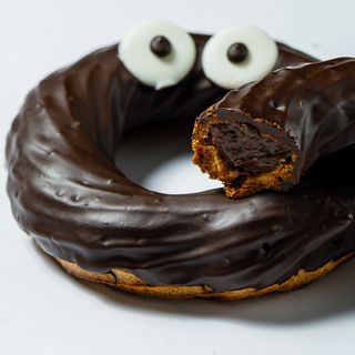 Шоколадный эклер