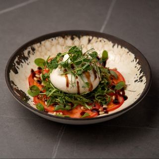 Буррата с томатным и соусом Песто (165г)