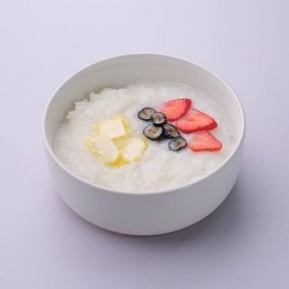 Рисовая каша с ягодами