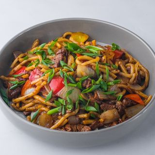 Цомян (жареный лагман)