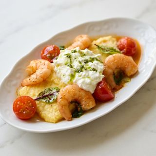 Омлет с креветками и сыром страчателла