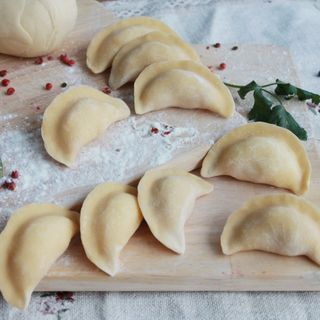 Вареники с курицей-грибами и сыр моцарелла(0.5кг)