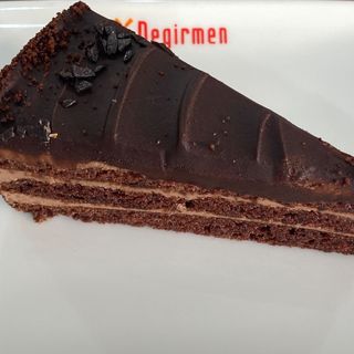 Пирожное тройной шоколадный
