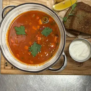 Солянка сборная с копченостями