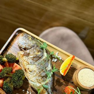 Дорадо на гриле с брокколи