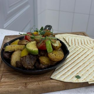 Нежное филе барашка по восточному на жаровне