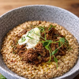 Томленная домашняя тушенка с гречкой в сливочно -сырным соусе