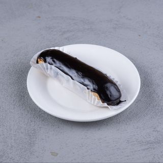 Пирожное "Эклер с кофейной глазурью"