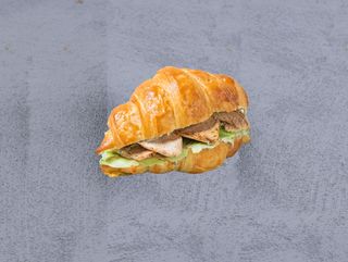 Круассан с куриной грудкой