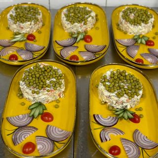 Оливье с мясом (220г)