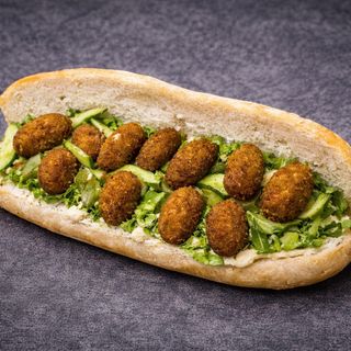 Фалафель в батоне +0.5 компот в подарок