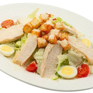Цезарь с курицей/ с лососем / с креветками