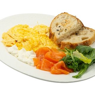 Скрэмбл с лососем