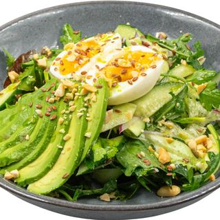 Зелёный салат с авокадо