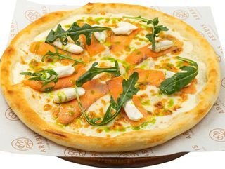 Пицца с лососем