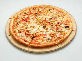 Пицца с курицей и грибами