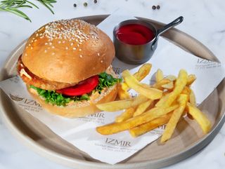 Бургер "IZMIR" с картофелем фри