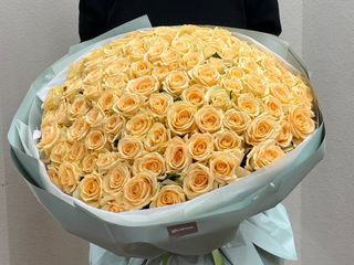 Акция! 101 роза бежевая "Пич аваланч"