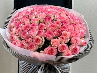 Акция! 101 роза розовая "Джумилия"