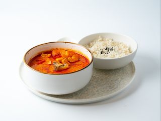 Том ям с креветками и семгой