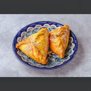 Слоеная самса с курицей