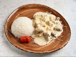 КУРИНАЯ ГРУДКА В СЛИВОЧНОМ СОУСЕ (350г)