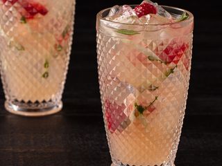 Клубнично-огуречный лимонад (400мл)