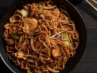 Фирменный Ло Мейн с курицей - SOLO (400г)