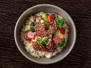 Говядина в кунжутном соусе - SOLO (380г)