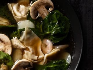 Суп c вонтонами (960г)