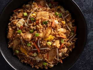 Жареный рис с говядиной (690г)